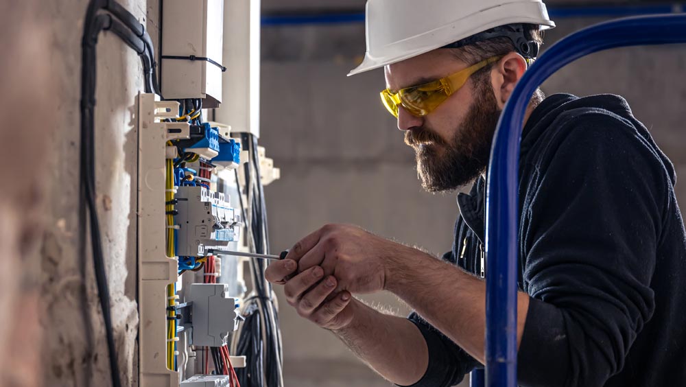 Installateur Stromleitung
